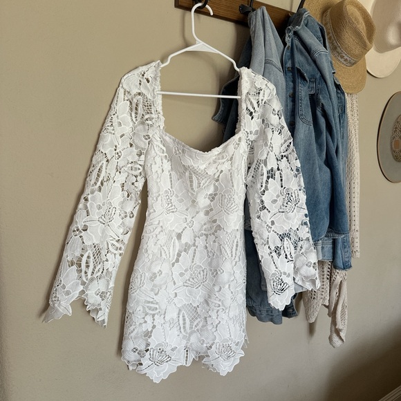 Klesis Dresses & Skirts - Lace mini dress 🤍